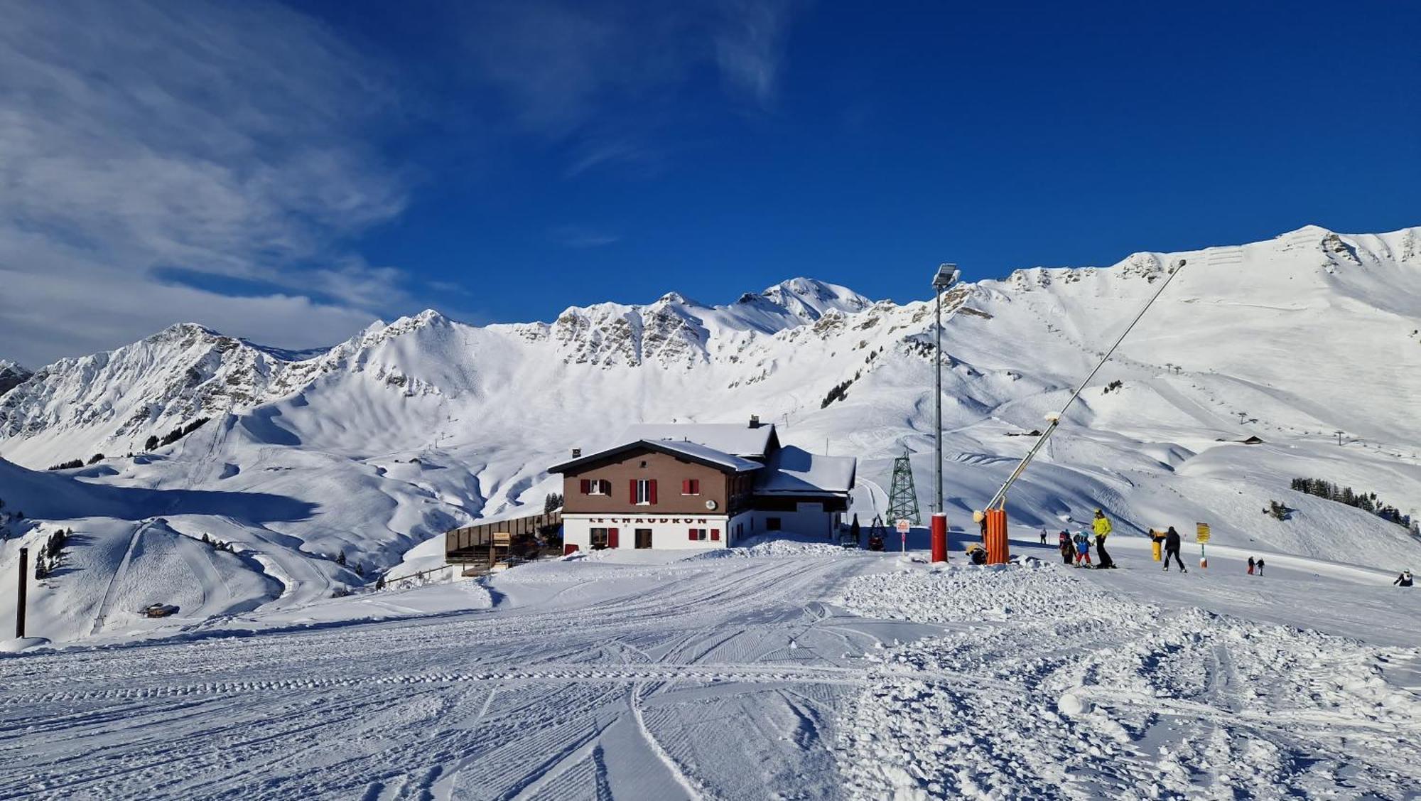 Hotel Le Chaudron Ski In Ski Out Шампери Экстерьер фото